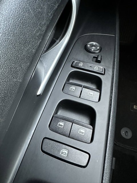 Used 2023 Hyundai Elantra Limited image 18