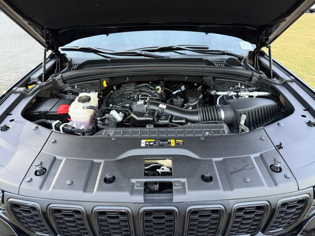 Used 2025 Jeep Grand Cherokee L Altitude RWD image 32