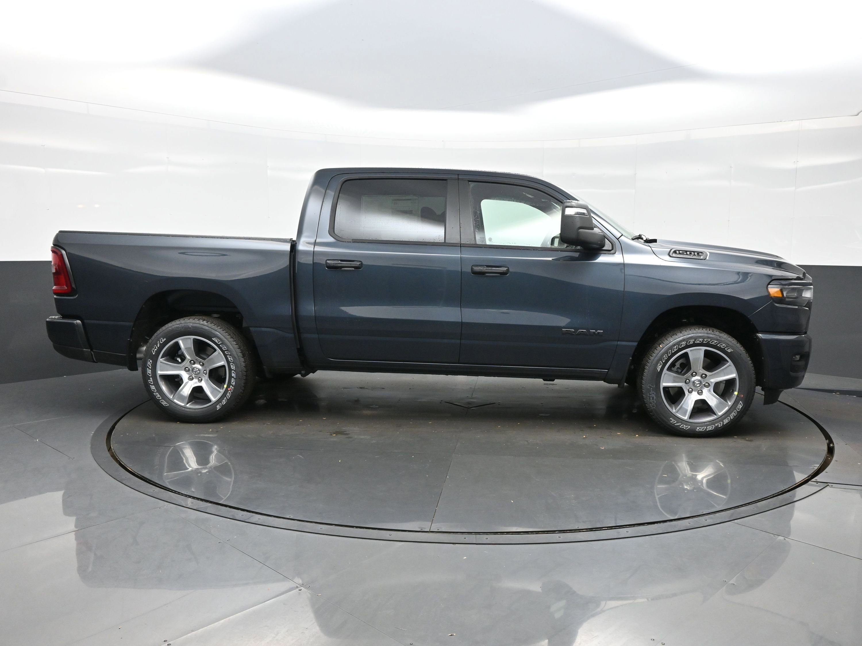 New 2026 RAM 1500 Express AWD/4WD image 7