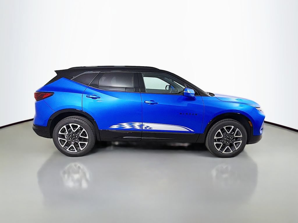 New 2026 Chevrolet Blazer RS w/ LPO, Exterior Decal Package AWD/4WD image 4