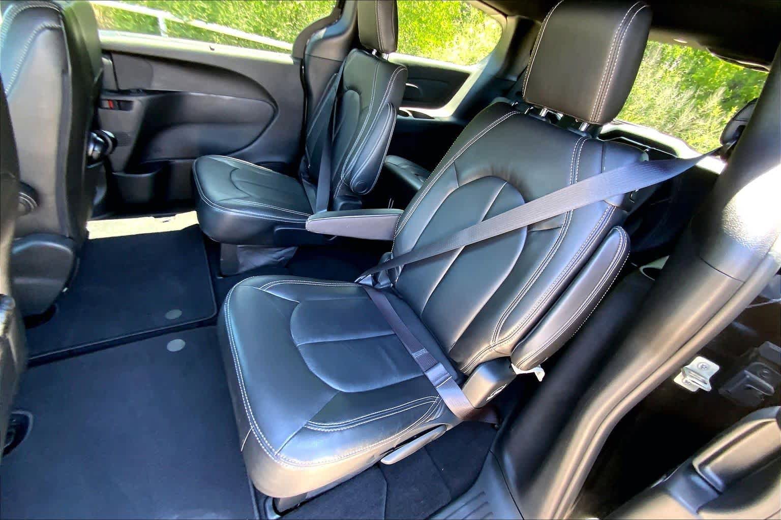 Used 2019 Chrysler Pacifica Touring Plus w/ S Appearance Package FWD image 20