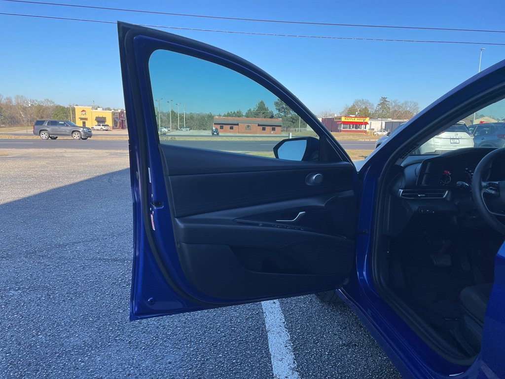 Used 2021 Hyundai Elantra SEL image 8