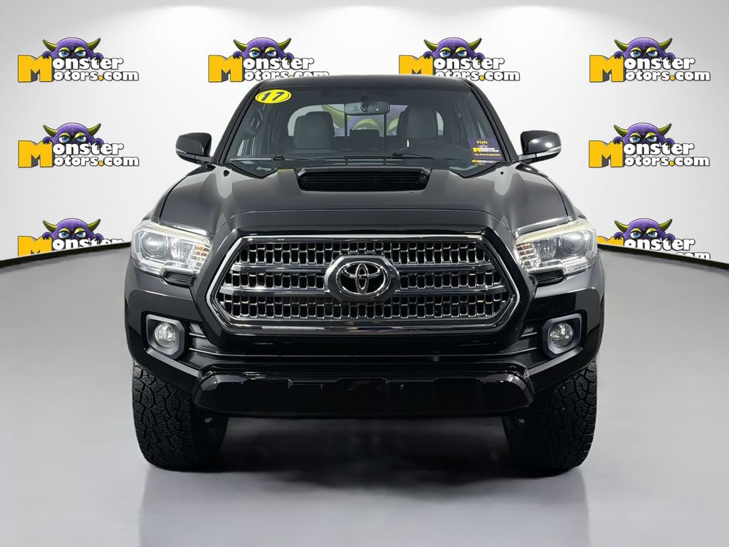 Used 2017 Toyota Tacoma TRD Sport AWD/4WD image 2