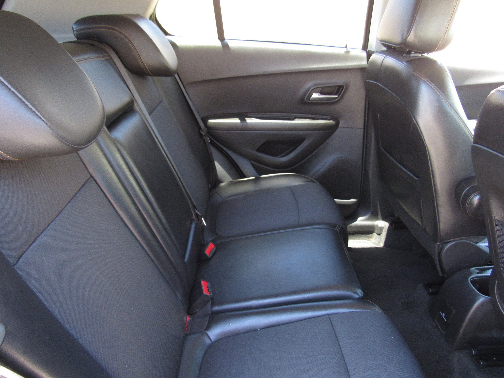 Used 2021 Chevrolet Trax LT w/ Midnight Edition FWD image 11