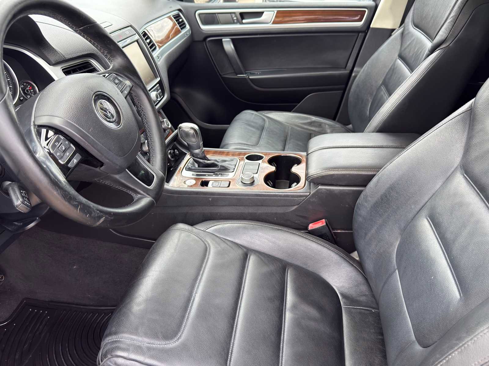 Used 2015 Volkswagen Touareg TDI AWD/4WD image 10