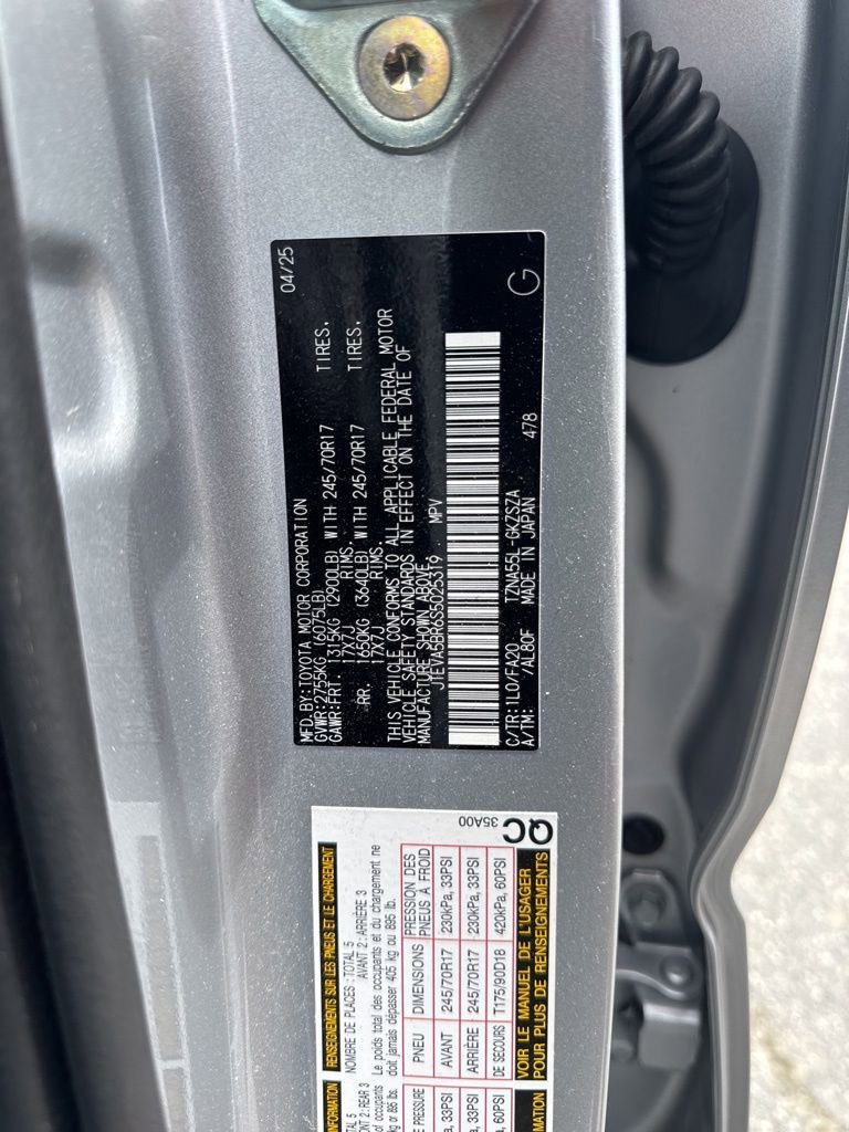 Used 2025 Toyota 4Runner SR5 AWD/4WD image 26