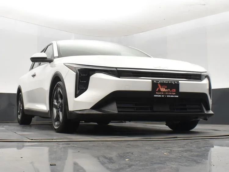 Used 2025 Kia K4 image 12