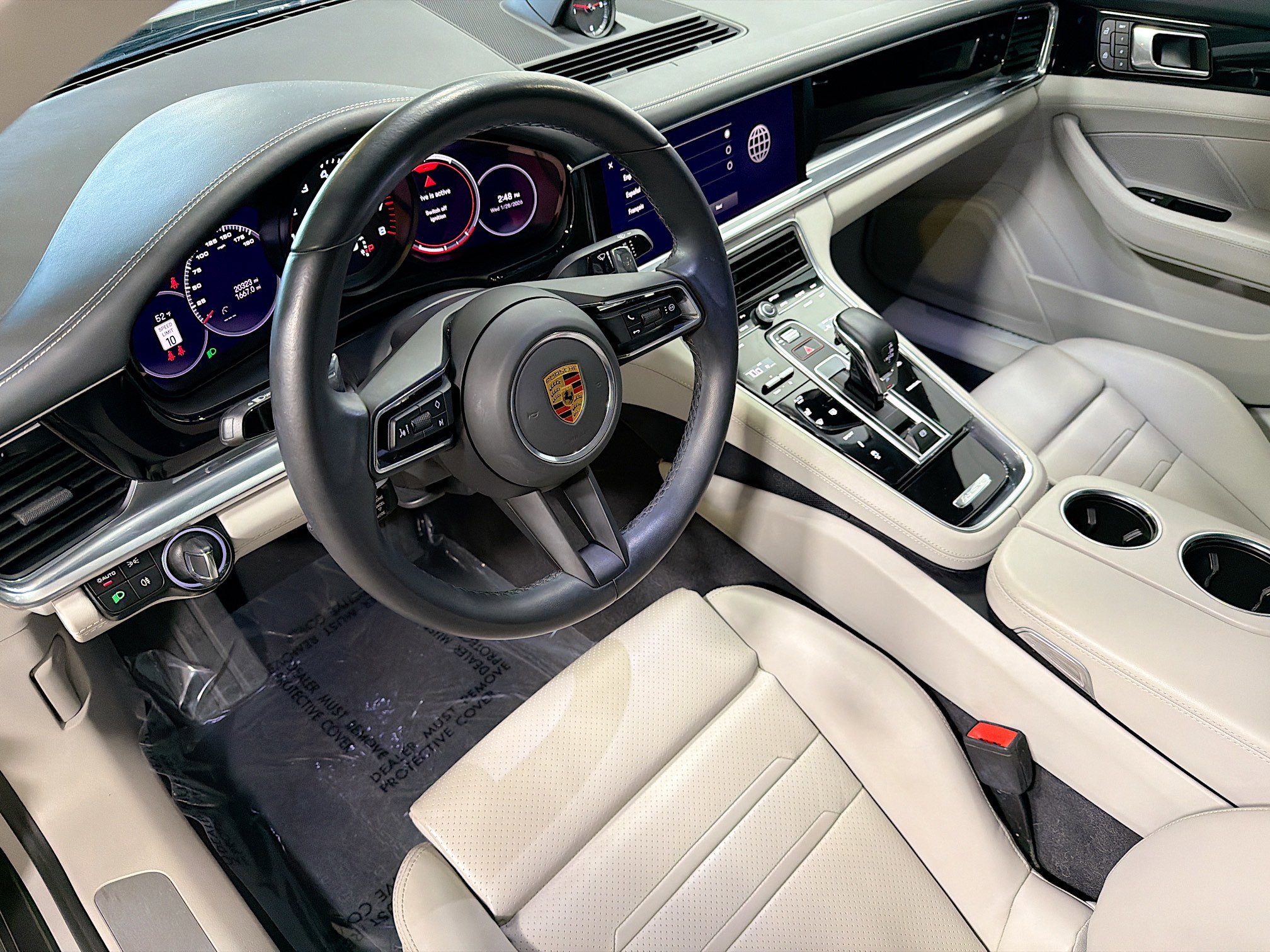 Used 2023 Porsche Panamera image 4