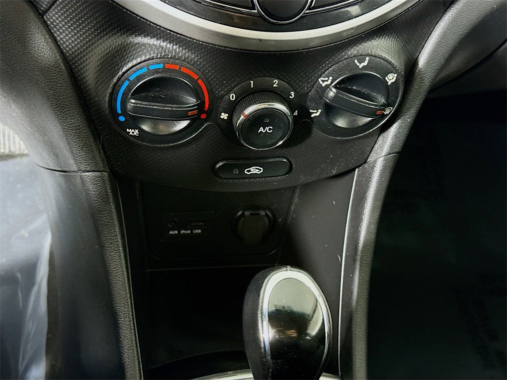 Used 2012 Hyundai Accent SE image 6