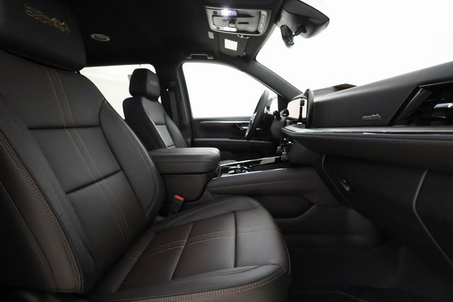 Used 2025 Chevrolet Suburban High Country image 30