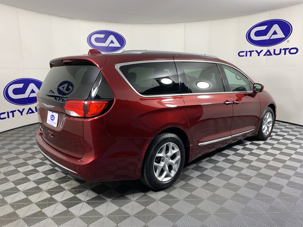 Used 2017 Chrysler Pacifica Touring-L Plus w/ Advanced Safetytec Group image 3