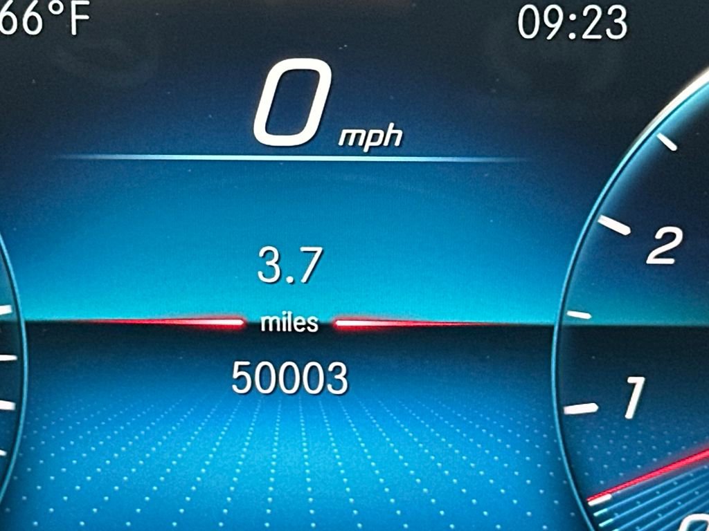 Used 2022 Mercedes-Benz GLE 450 4MATIC w/ AMG Line Exterior image 4