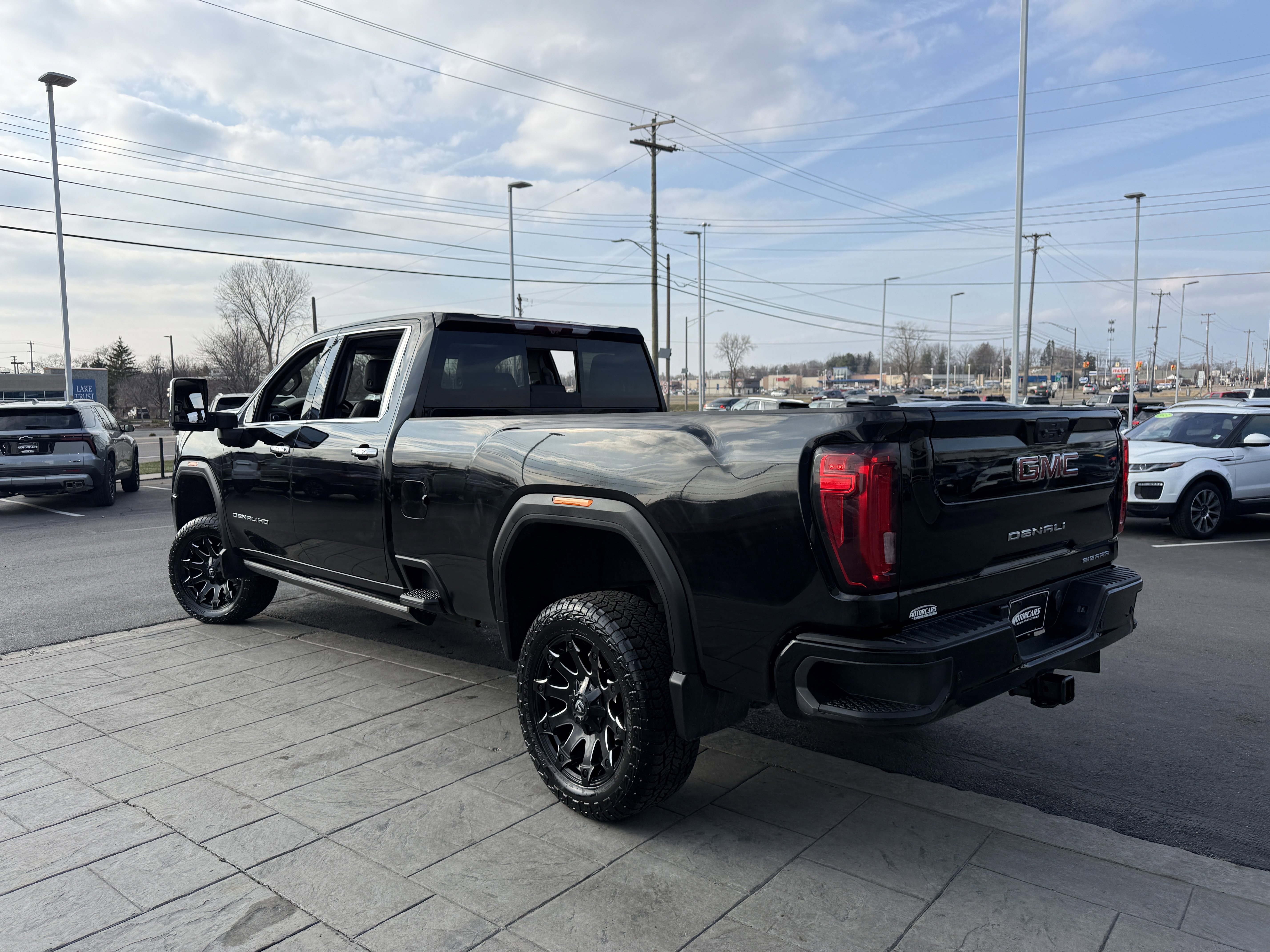 Used 2023 GMC Sierra 2500 Denali w/ Denali Black Diamond Edition AWD/4WD image 4