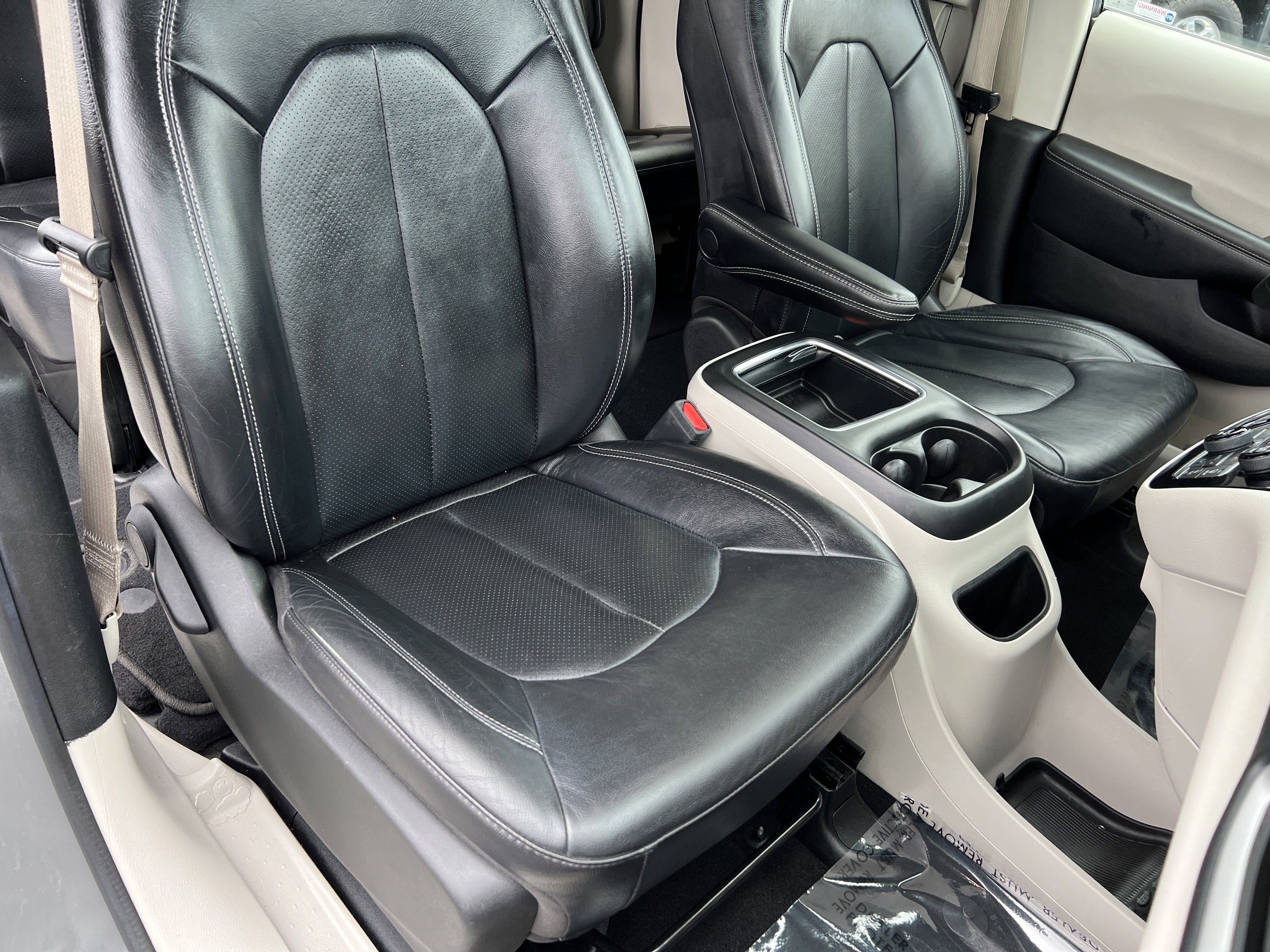 Used 2022 Chrysler Pacifica Touring-L FWD image 24