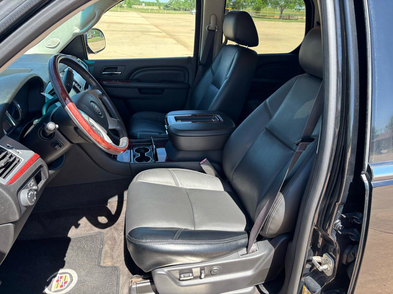 Used 2014 Cadillac Escalade Luxury RWD image 11