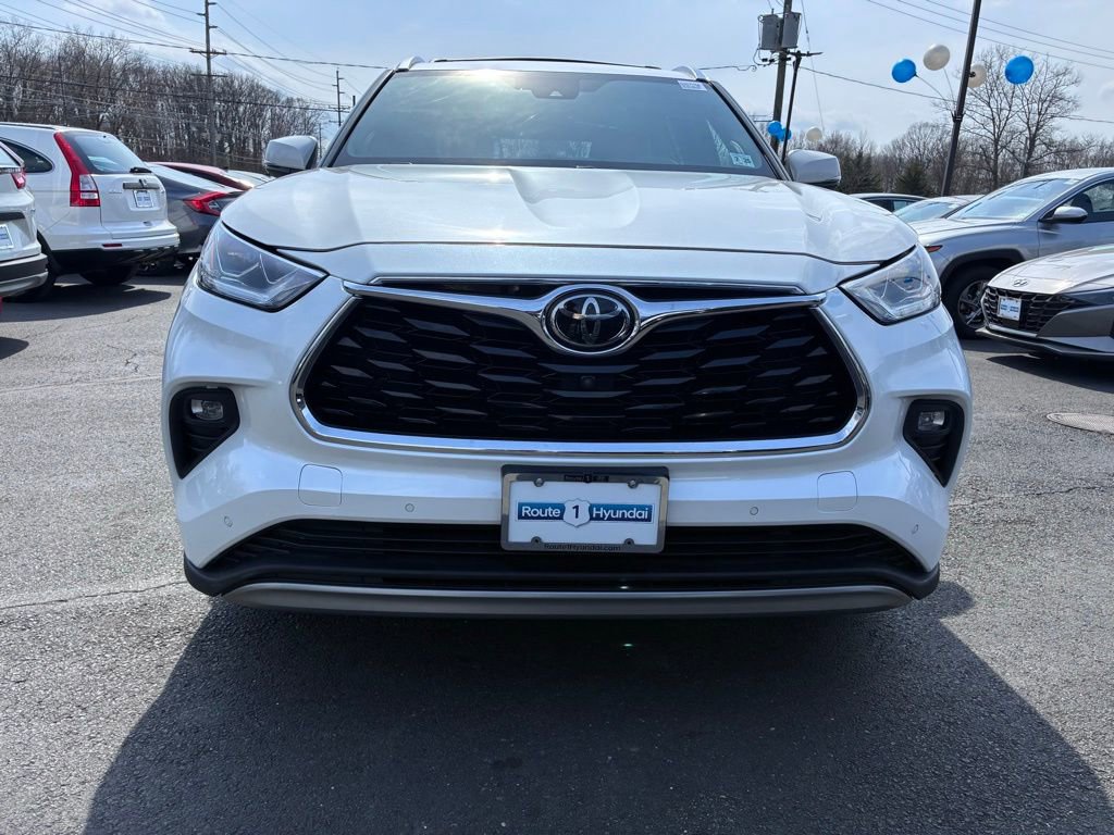 Used 2020 Toyota Highlander Platinum AWD/4WD image 2