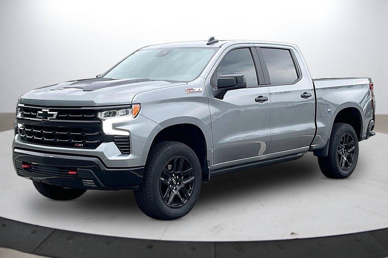 Used 2025 Chevrolet Silverado 1500 LT Trail Boss w/ Convenience Package II AWD/4WD image 4