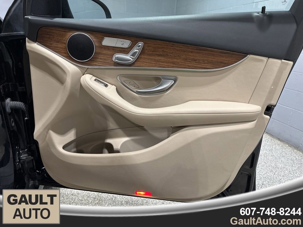 Used 2022 Mercedes-Benz GLC 300 4MATIC image 17