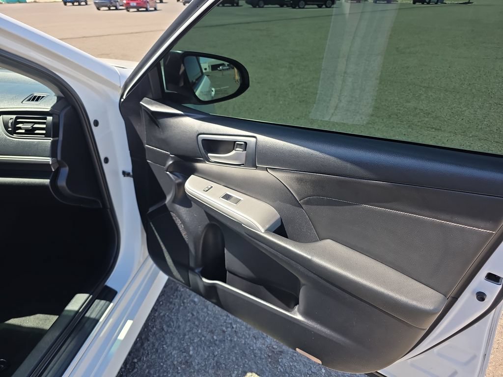 Used 2014 Toyota Camry SE w/ Leather Package FWD image 28
