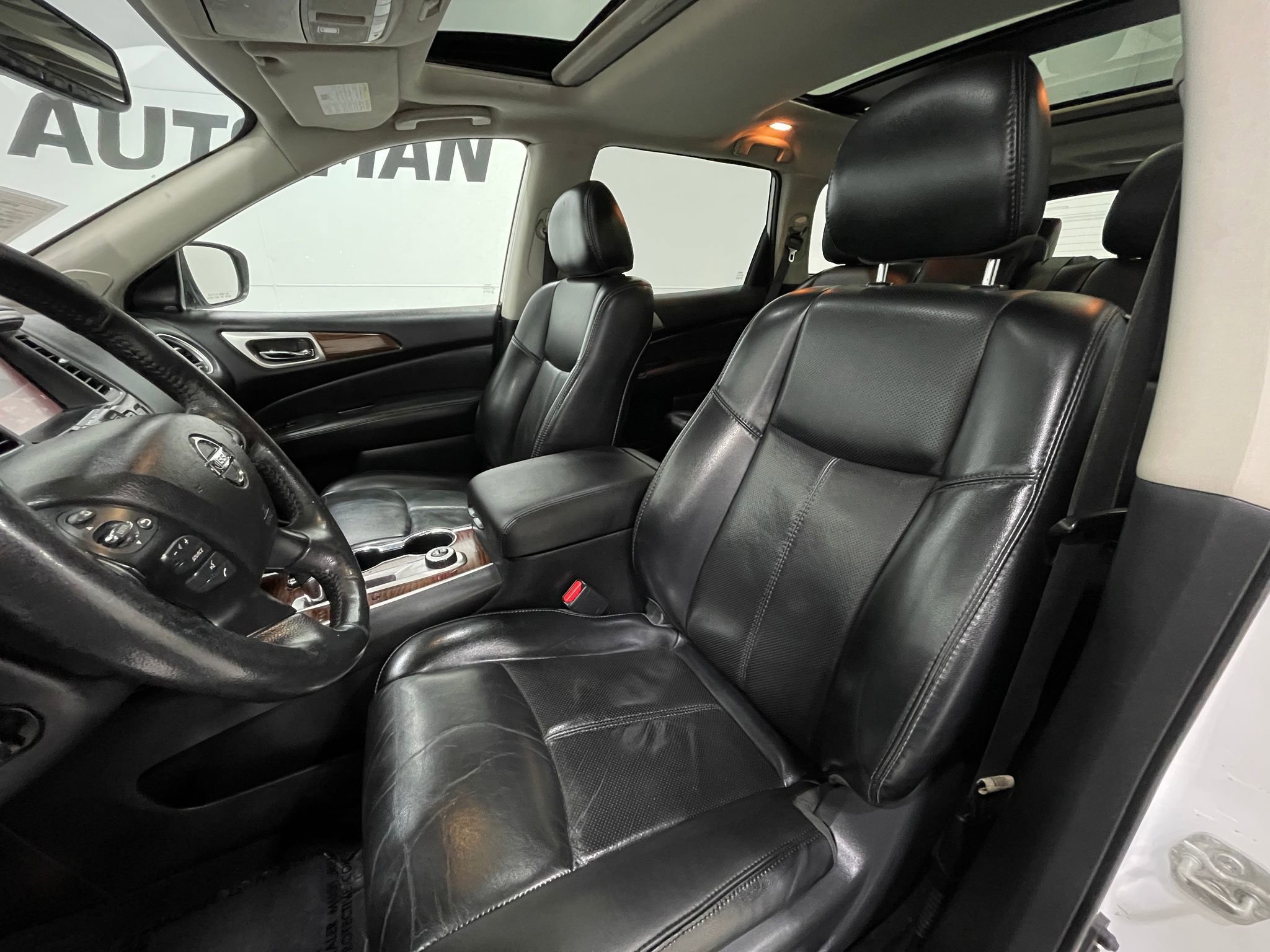 Used 2019 Nissan Pathfinder Platinum w/ Cargo Package image 14