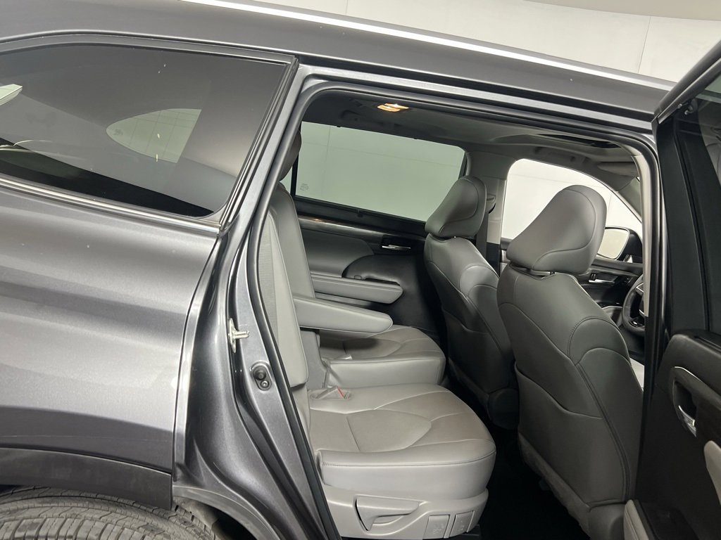 Used 2023 Toyota Highlander Limited image 26