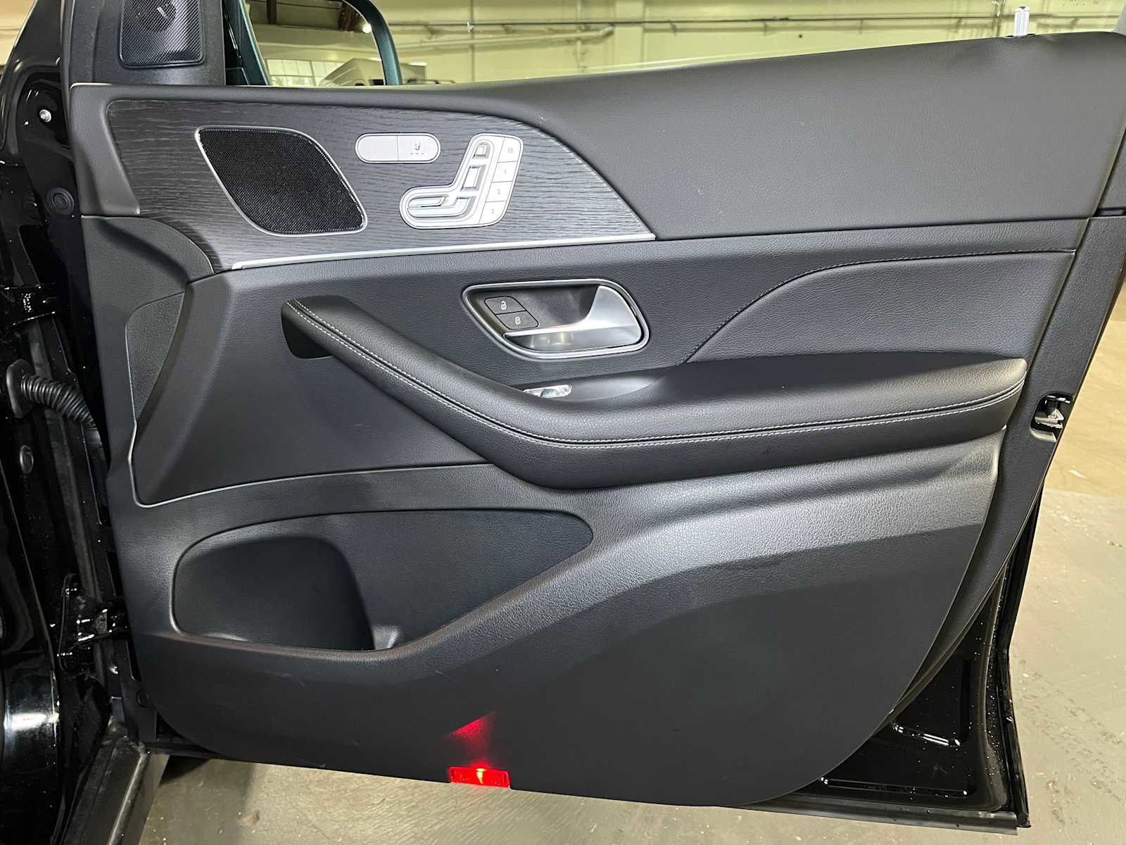 Used 2025 Mercedes-Benz GLE 350 4MATIC image 11