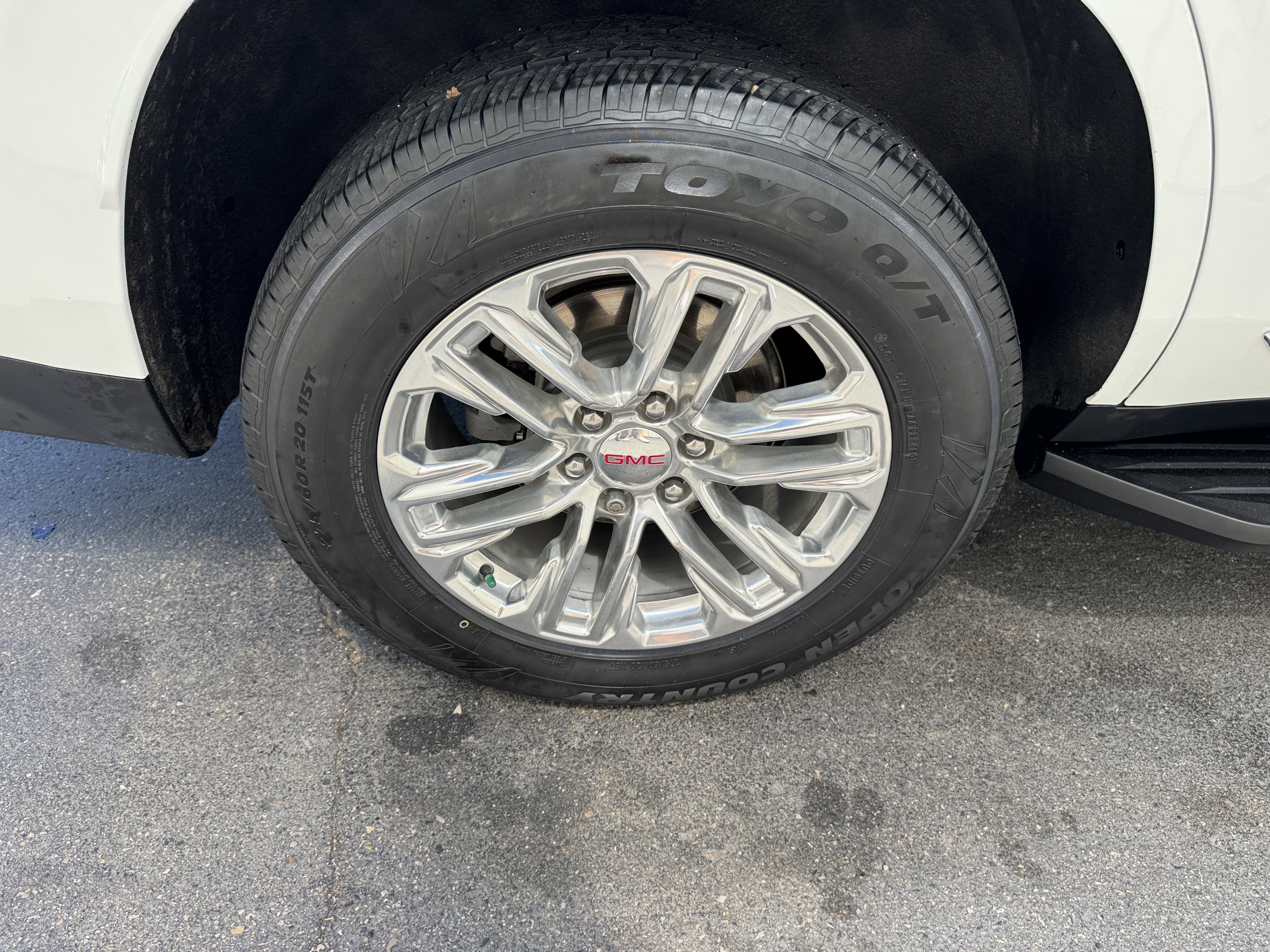 Used 2023 GMC Yukon SLT AWD/4WD image 36