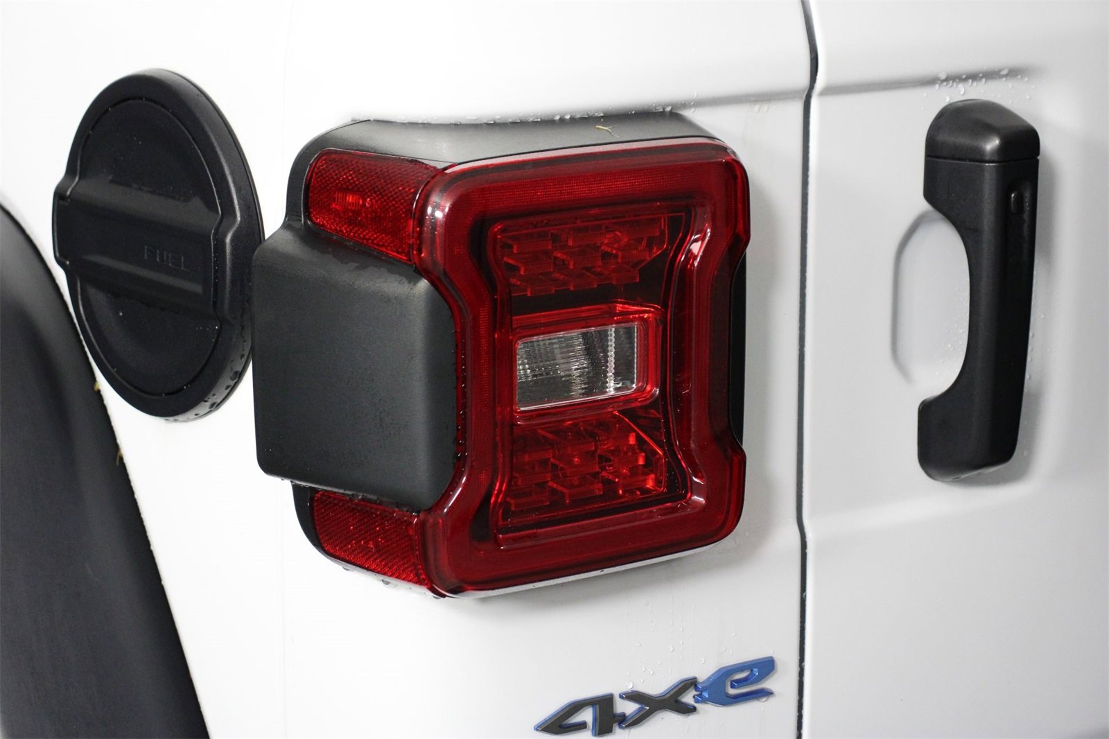 Used 2024 Jeep Wrangler Unlimited Rubicon 4xe w/ Technology Group image 18