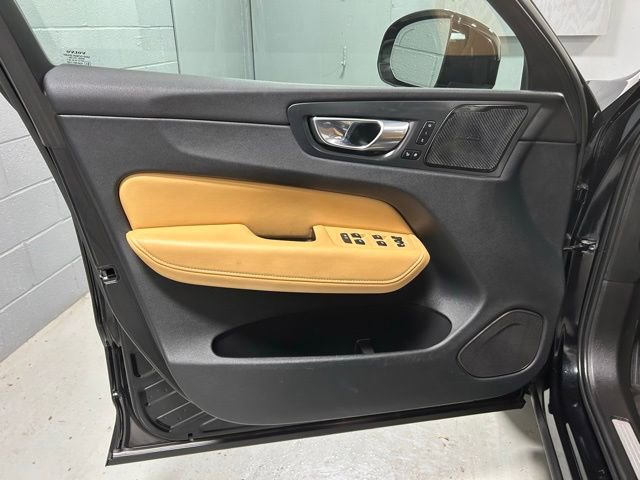 Used 2023 Volvo XC60 B6 Ultimate w/ Climate Package image 8