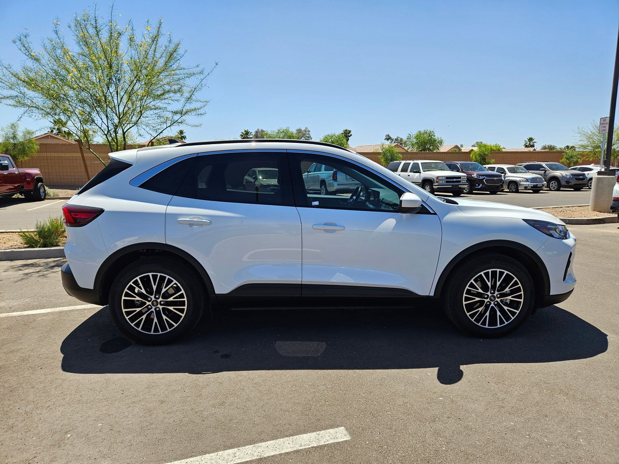 Used 2023 Ford Escape SE FWD image 6