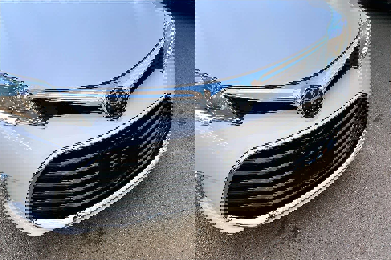 Used 2018 Toyota Avalon Limited image 29