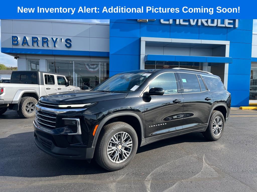 Used 2025 Chevrolet Traverse LT image 1