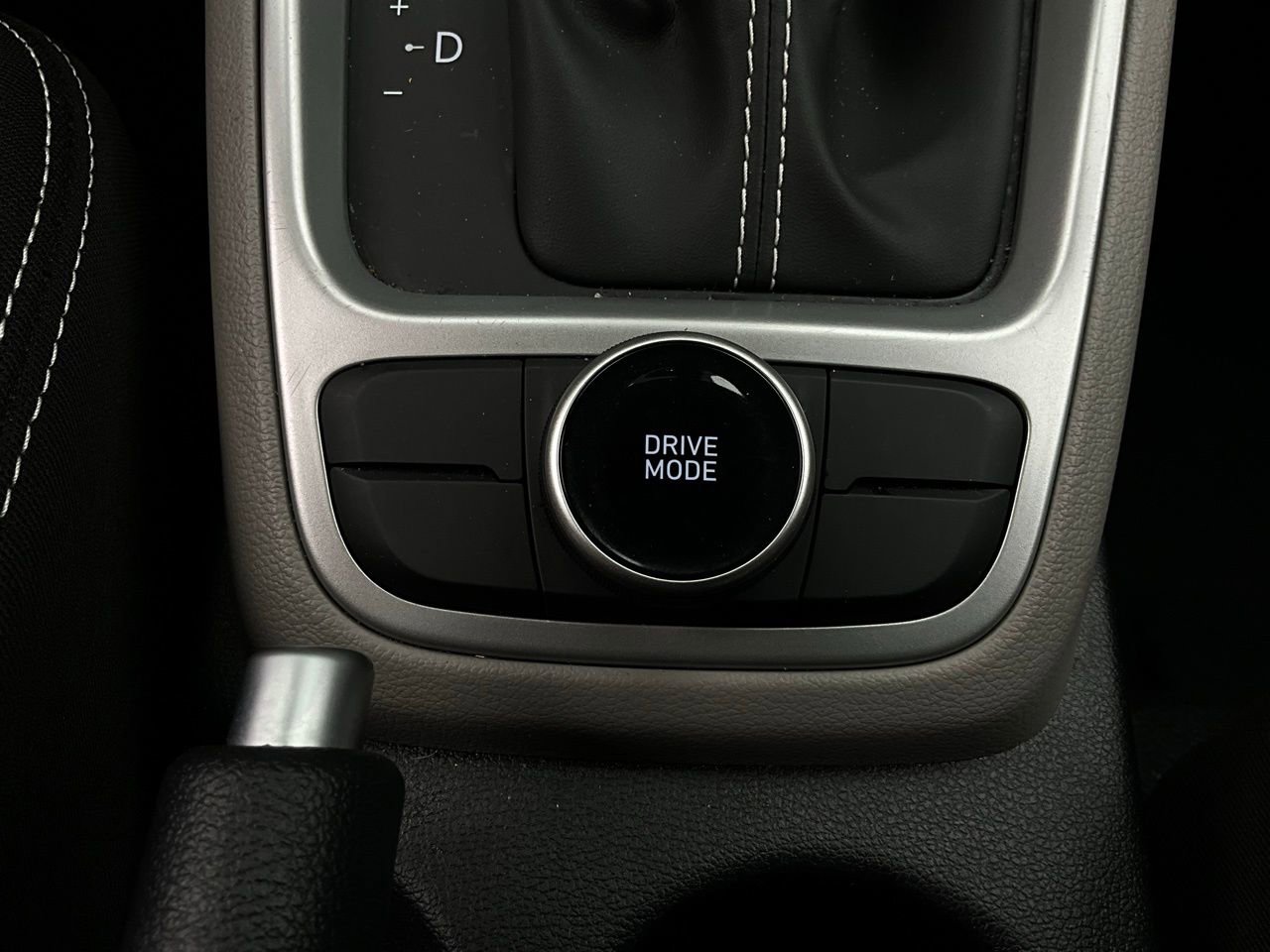 Used 2025 Hyundai Venue SEL image 22