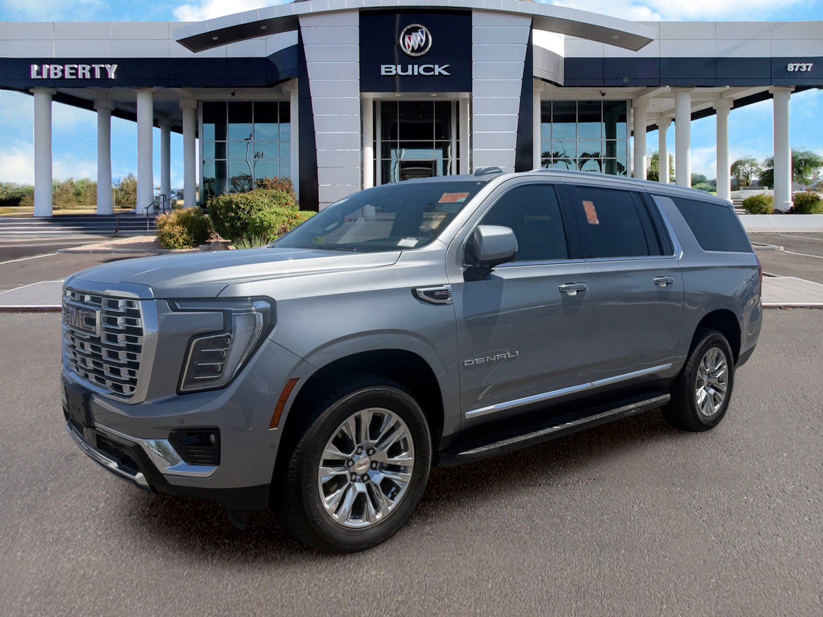 Used 2025 GMC Yukon XL Denali AWD/4WD image 4