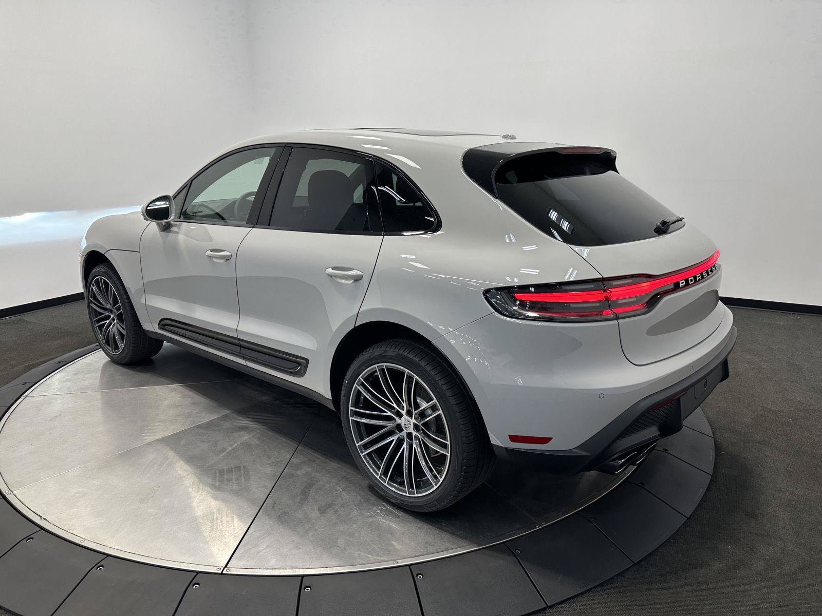 New 2026 Porsche Macan AWD/4WD image 3