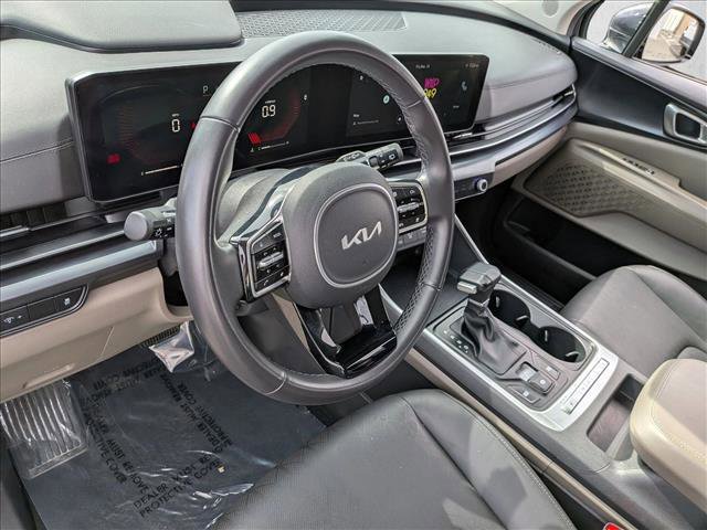 Used 2025 Kia Carnival image 10