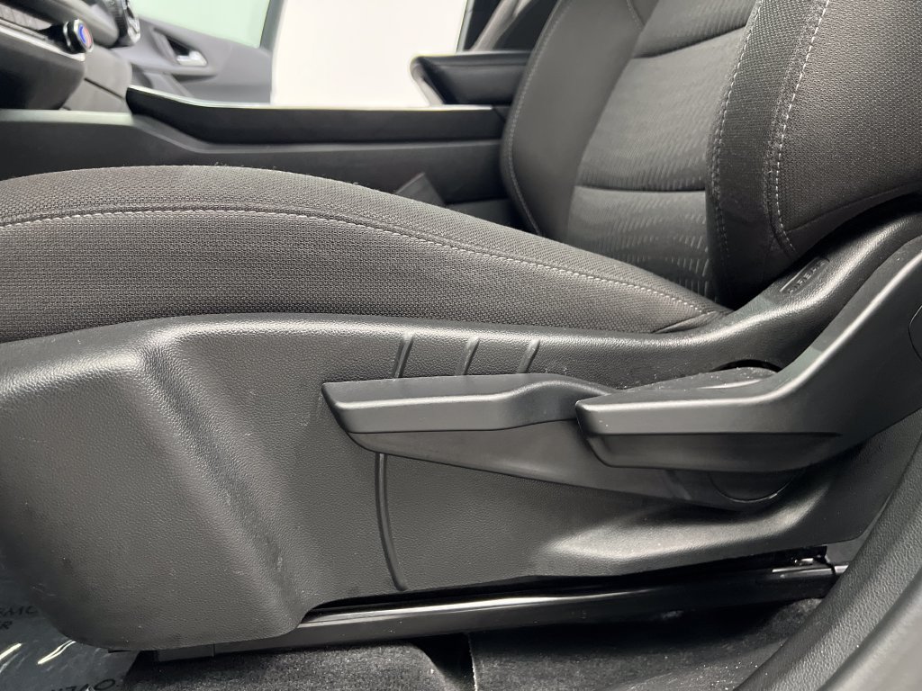 Used 2025 Chevrolet Equinox LT AWD/4WD image 13