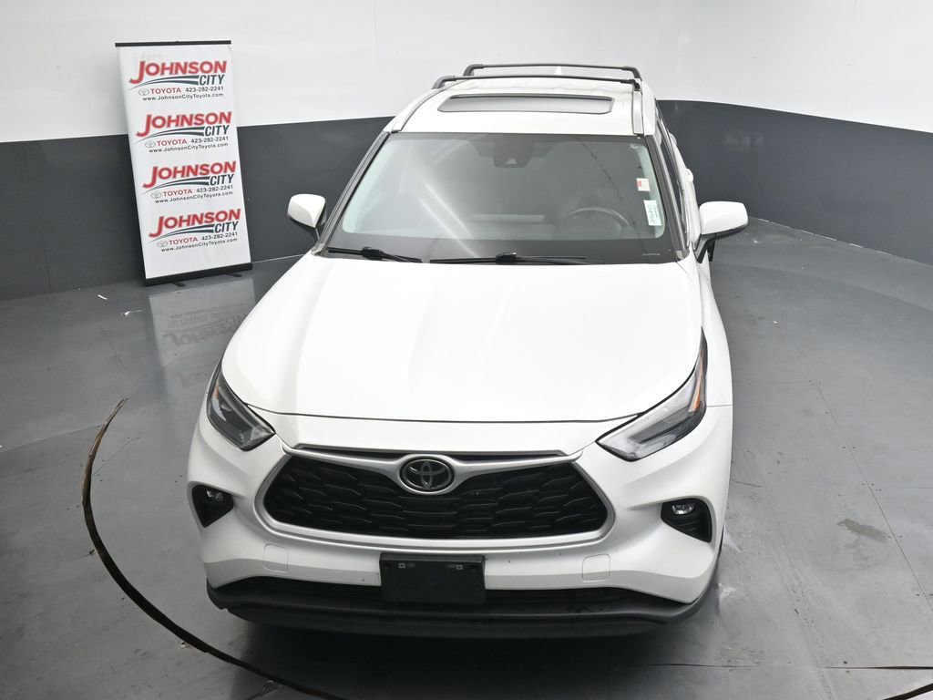 Used 2023 Toyota Highlander XLE AWD/4WD image 18
