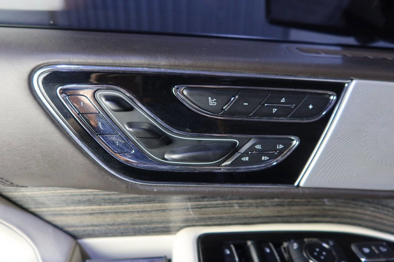 Used 2020 Lincoln Navigator Black Label w/ Cargo Convenience Package image 30