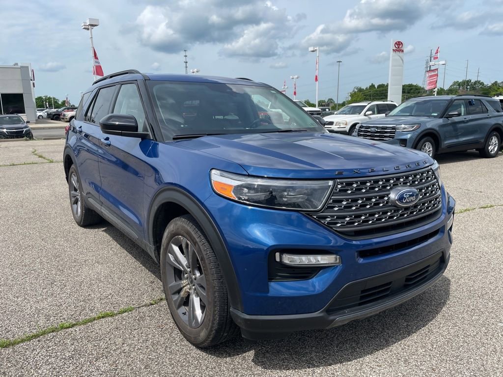 Used 2022 Ford Explorer XLT w/ Equipment Group 202A AWD/4WD image 4