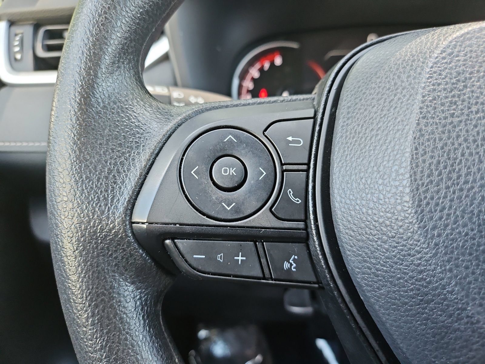 Used 2025 Toyota RAV4 LE FWD image 30