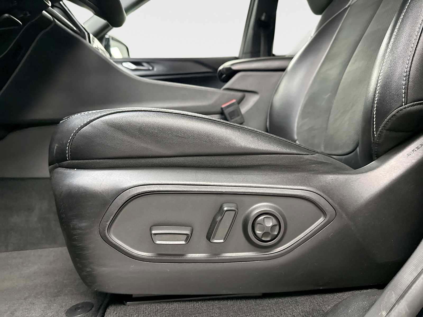 Used 2024 Jeep Grand Cherokee Altitude image 14