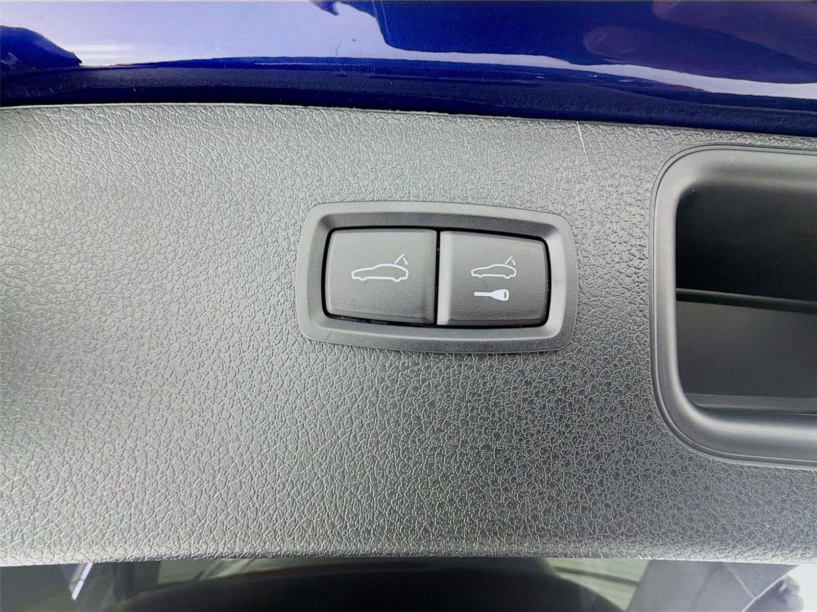 Certified 2024 Porsche Macan Turbo image 25