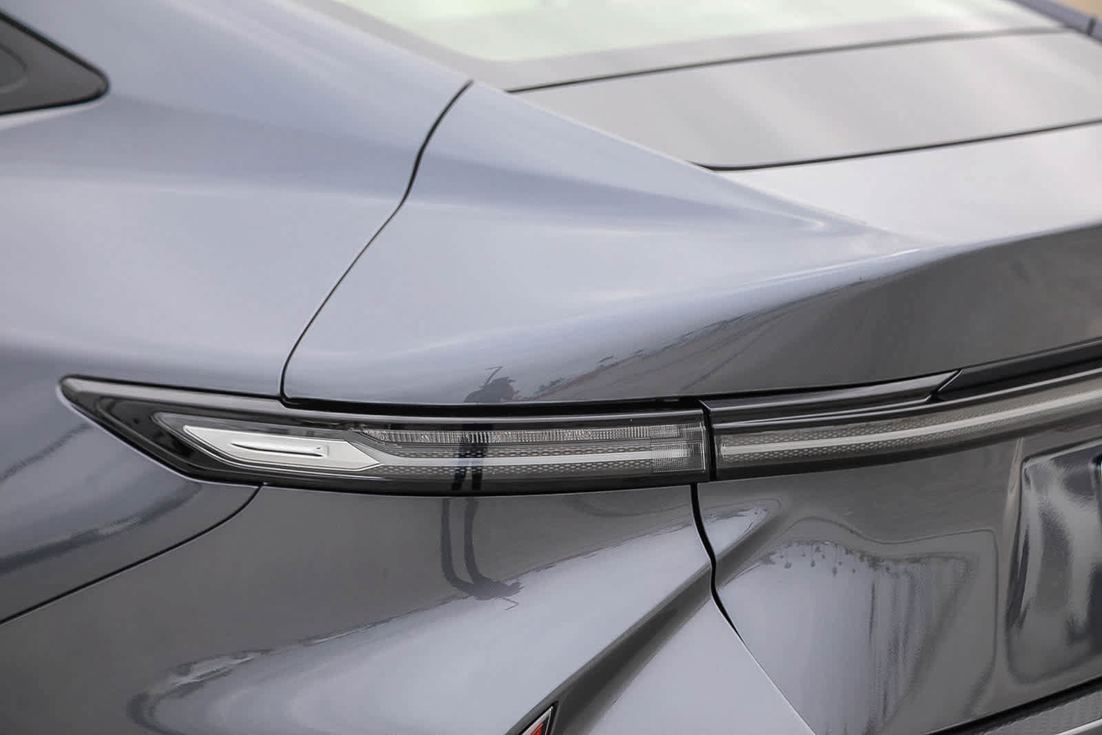 Used 2026 Lexus ES 350e w/ Convenience Package FWD image 9