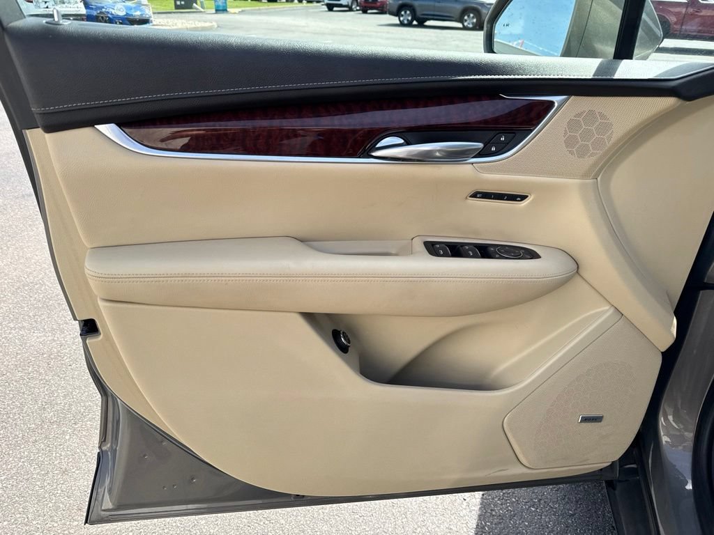 Used 2018 Cadillac XT5 Luxury w/ Driver Awareness Package AWD/4WD image 32