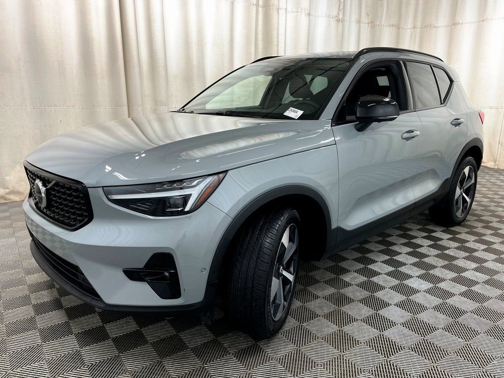 Used 2026 Volvo XC40 B5 Plus w/ Protection Package Premier image 18