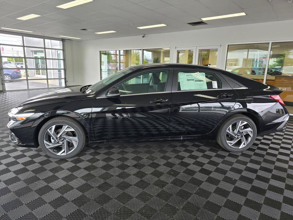New 2026 Hyundai Elantra Limited FWD image 6