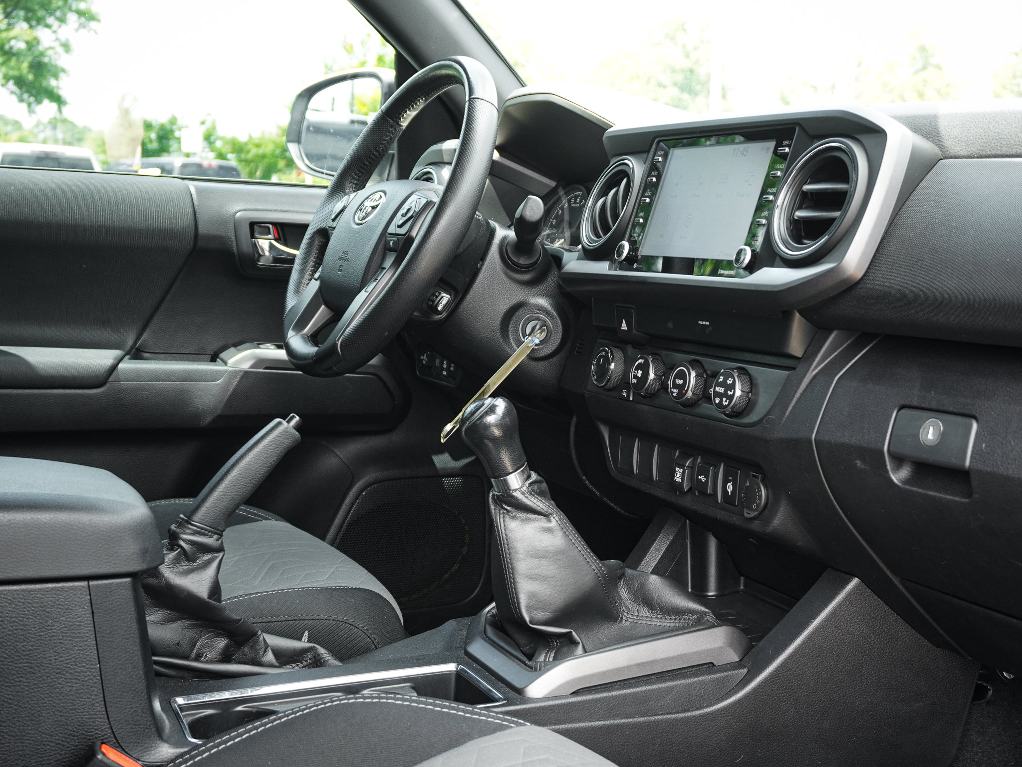 Used 2020 Toyota Tacoma TRD Off-Road AWD/4WD image 36