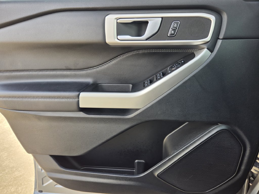 Used 2023 Ford Explorer XLT RWD image 25