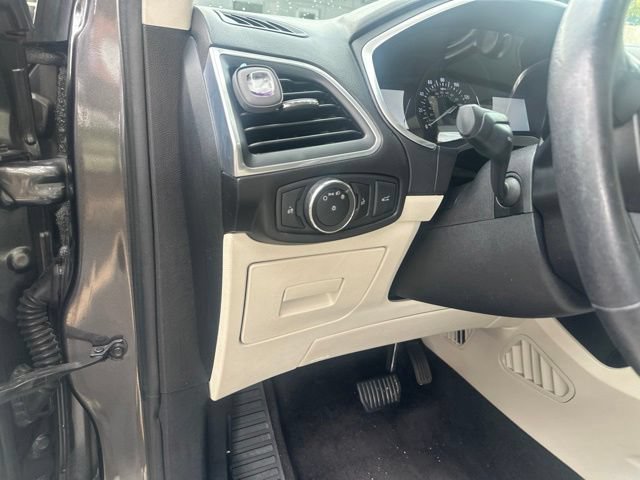 Used 2017 Ford Edge Titanium w/ Technology Package AWD/4WD image 11
